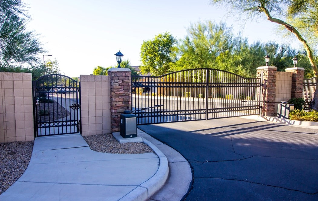 Driveway best sale safety gate