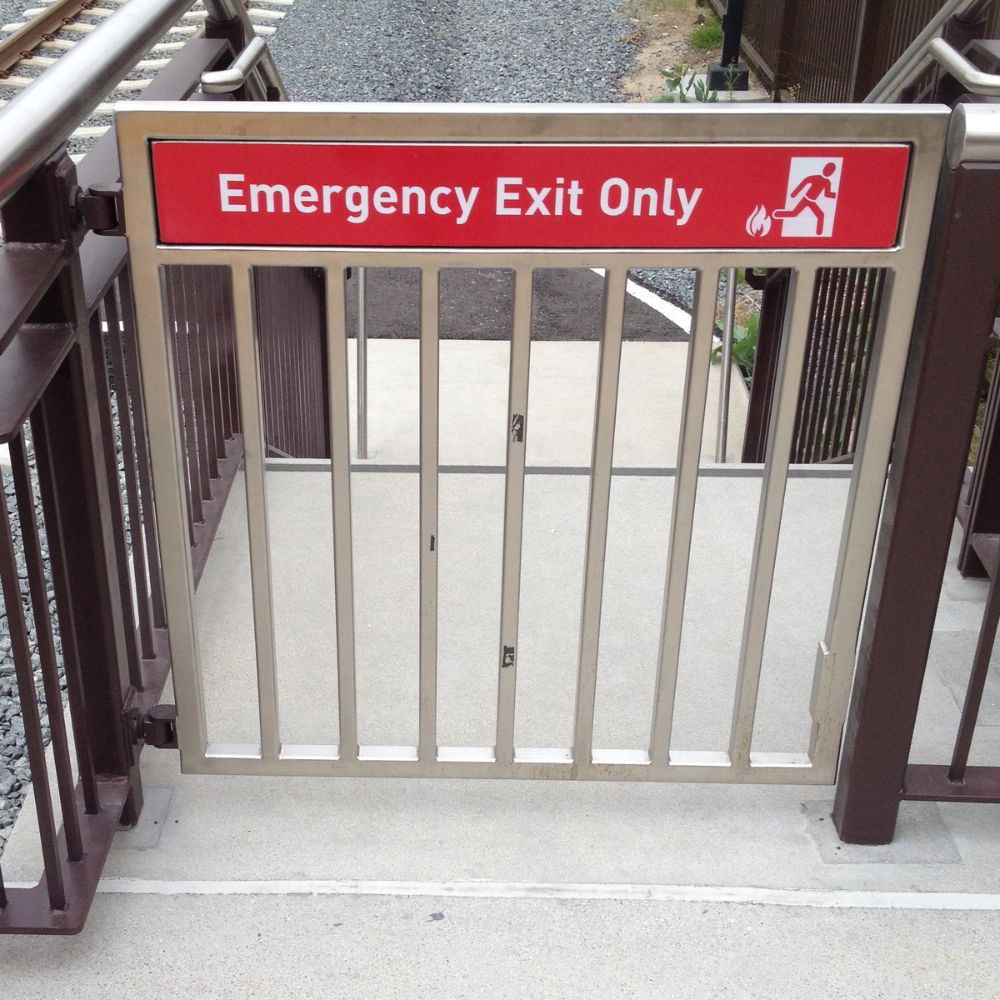 D&D Technologies SureClose 57SF W Safety Hinge/Closer Steel 75057124M