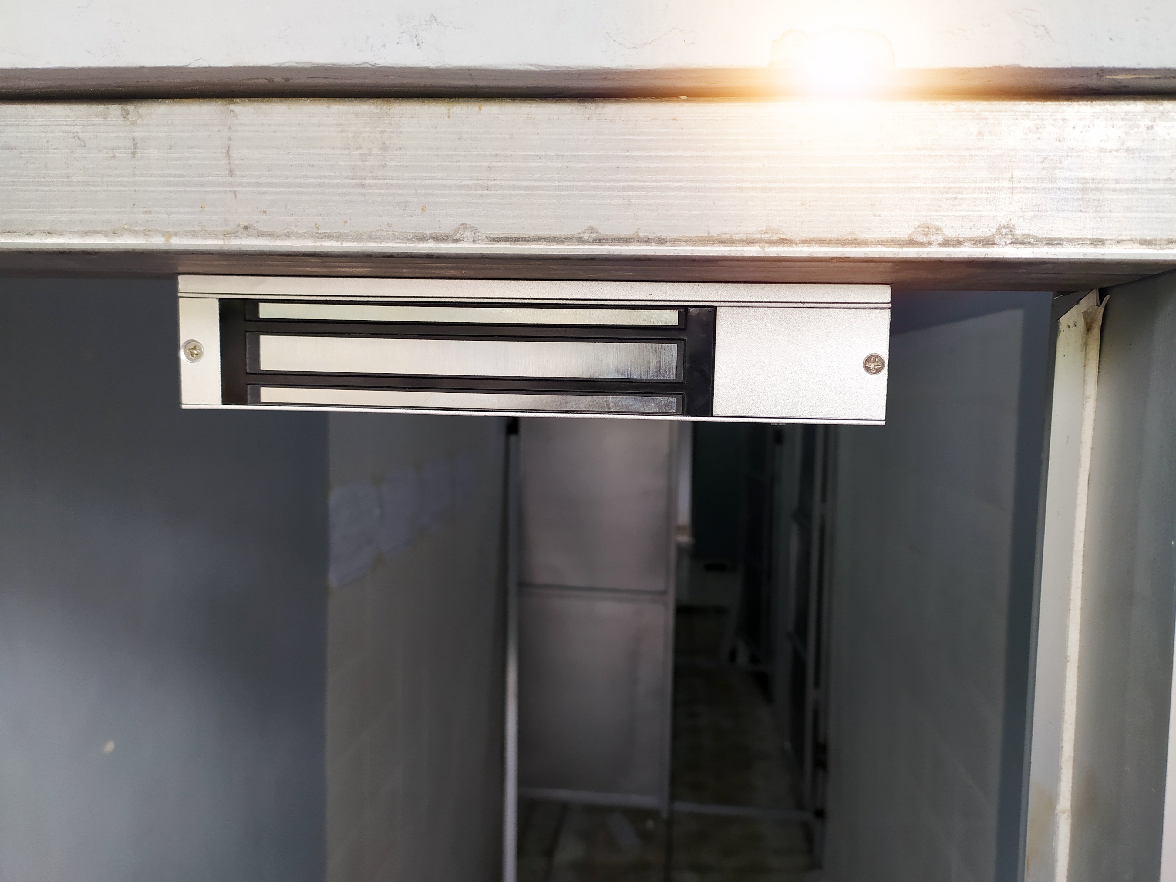 How Much Holding Force Do You Need in Magnetic Locks for Doors?