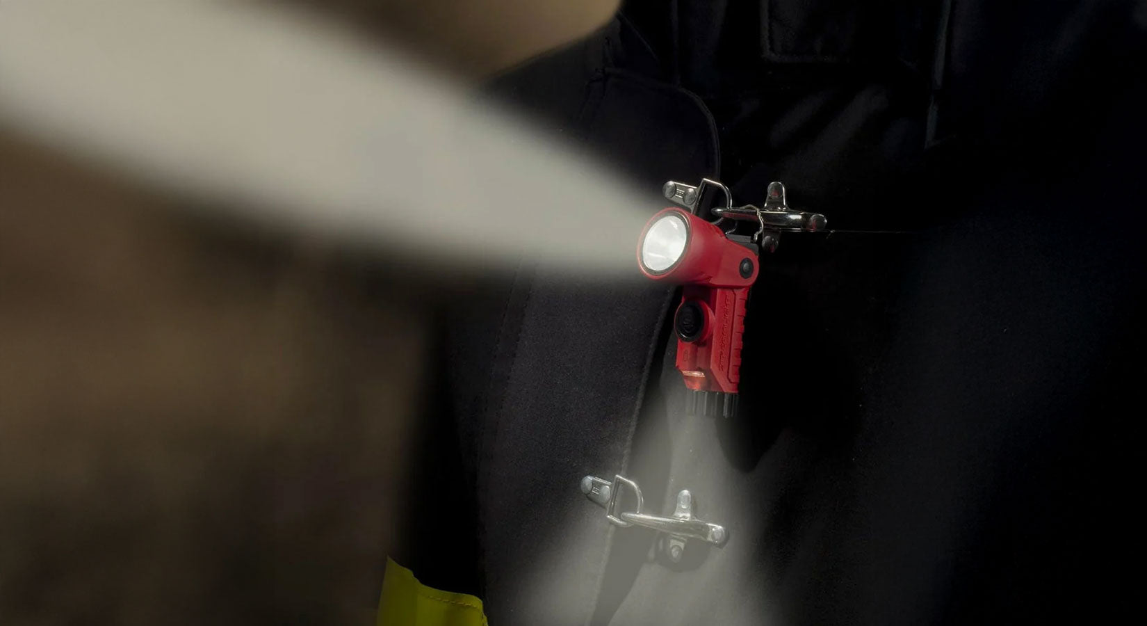 Rechargeable vs Battery-Powered Flashlights: Which Is Better? | All Security Equipment